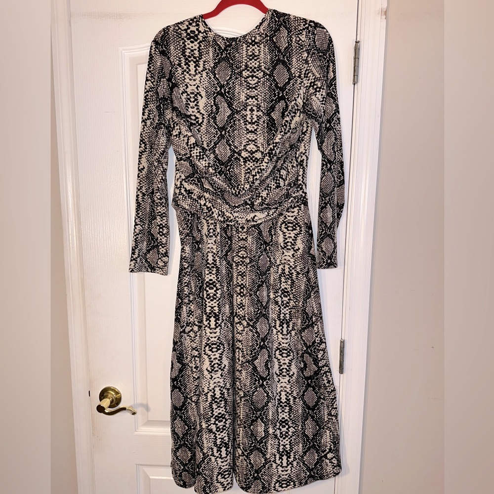 Stretchy Snakeskin Midi Dress! ✨